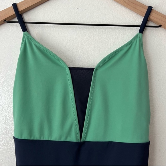Lively The Swim V One Piece - Picture 3 of 3